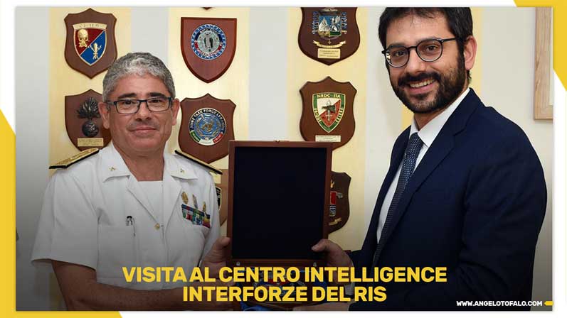 visita-al-centro-intelligence-interforze-del-ris-angelo-tofalo-sottosegretario-ministero-della-difesa-movimento-5-stelle-elisabetta-trenta