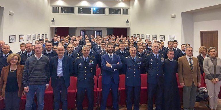 Il Sottosegretario di Stato alla Difesa Angelo Tofalo fa visita alla Scuola Aeronautica Militare Giulio Douhet