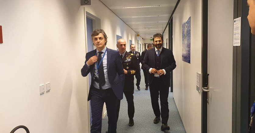 Angelo-Tofalo-fa-Visita-alla-sede-NATO