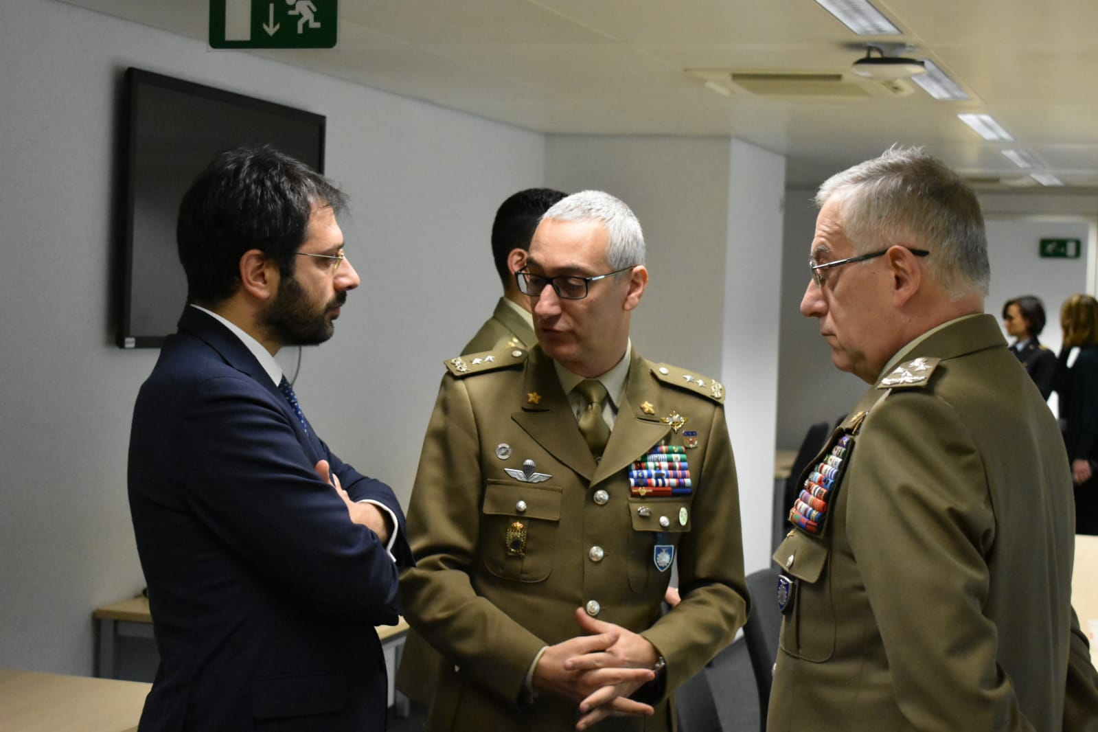 Angelo-Tofalo-incontra-il-Generale-Claudio-Graziano-Presidente-del-Comitato-militare-dell’Unione-europea