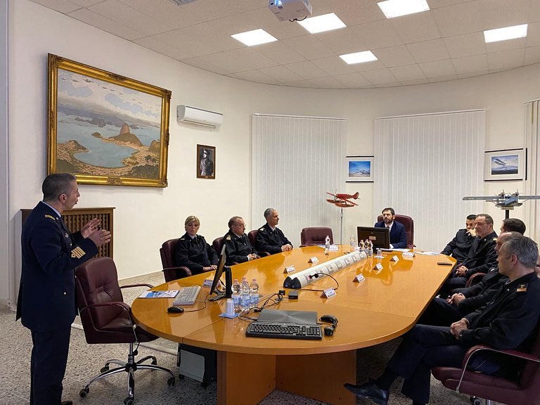 Il Sottosegretario alla Difesa Angelo Tofalo al Centro di Formazione Aviation English di Loreto