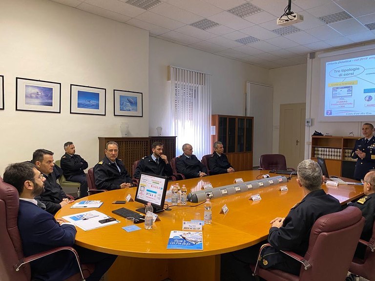 Il Sottosegretario alla Difesa Angelo Tofalo al Centro di Formazione Aviation English di Loreto