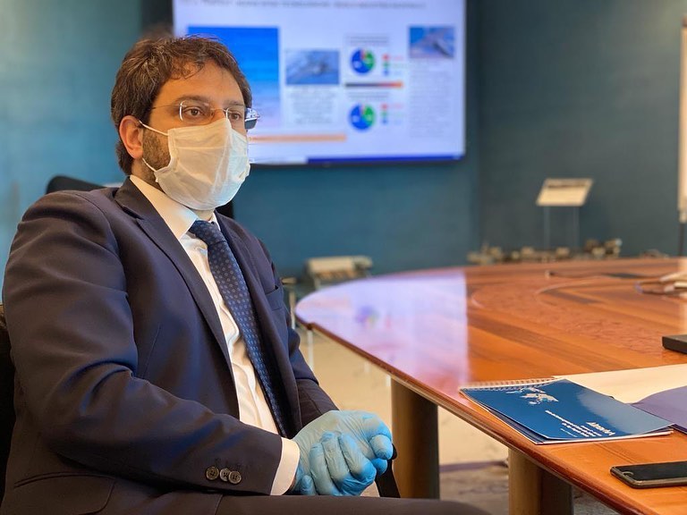 Angelo Tofalo visita la sede di AlmavivA