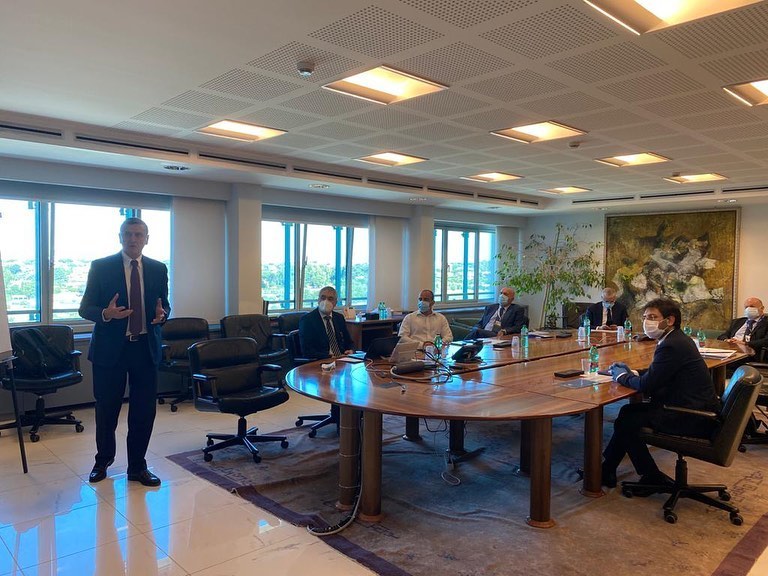 Angelo Tofalo visita la sede di AlmavivA
