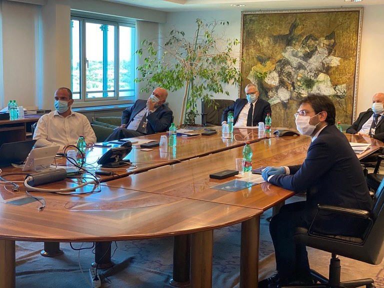 Angelo Tofalo visita la sede di AlmavivA