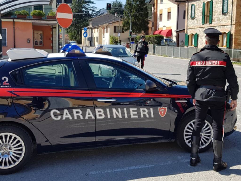 Mordano, carabiniere travolto da ladri in fuga