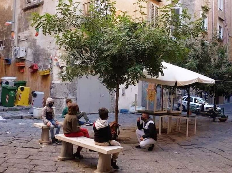 Campania, scuole chiuse Il maestro Tonino insegna per le strade (3)