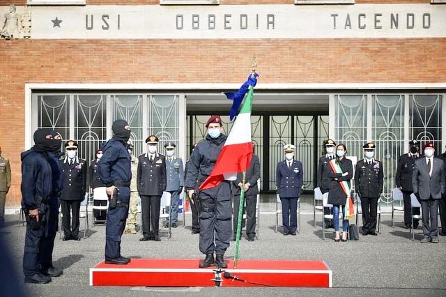 onsegnata al Gruppo di Intervento Speciale (G.I.S.) dell’Arma dei Carabinieri la Bandiera di Guerra