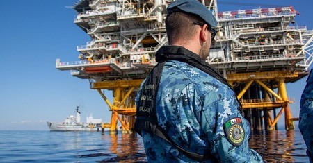 Marina Militare Nave Anteo e COMSUBIN impegnati a largo della Sicilia