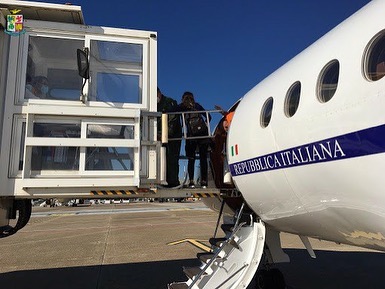 Trasporto sanitario urgente Aeronautica trasporta 59enne con Falcon 50